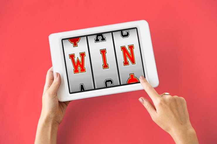 Pengguna aktif bermain dan mengatur akun mereka via login di platform hiburan